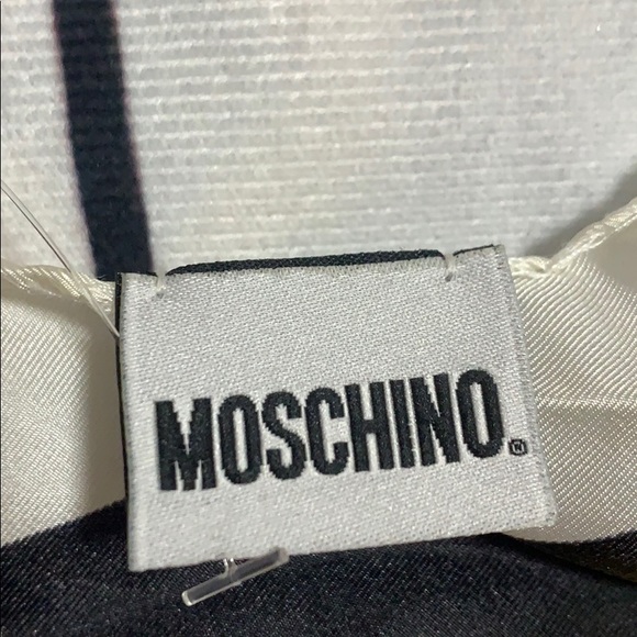 Moschino - Picture 2 of 3